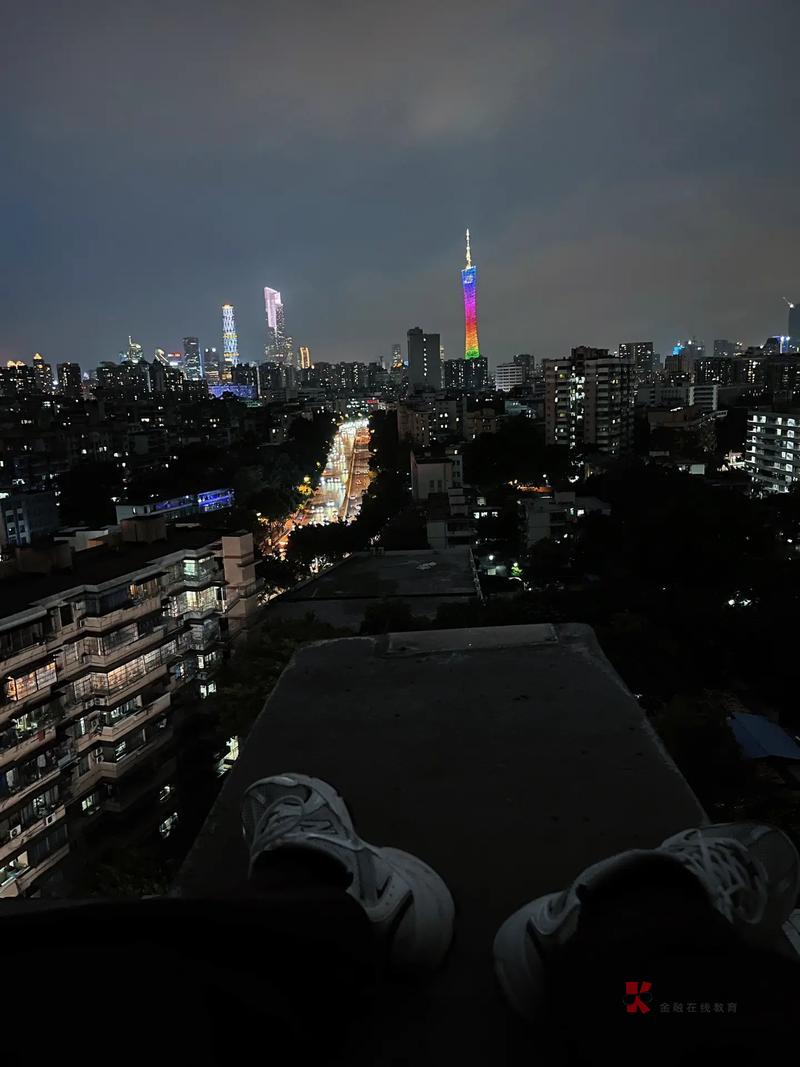 快跨年了，找个临时女朋友跨年晒朋友圈，不然我又被潮笑

79 / 作者:朱铁胆 / 