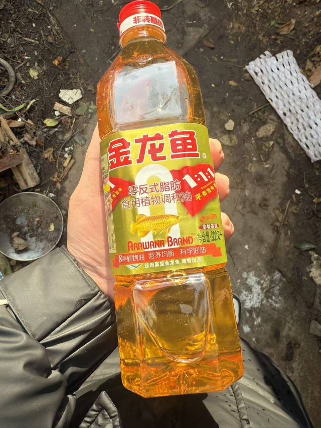 老哥们，捡了一瓶饮料，不知道好不好喝

32 / 作者:日落黄昏 / 