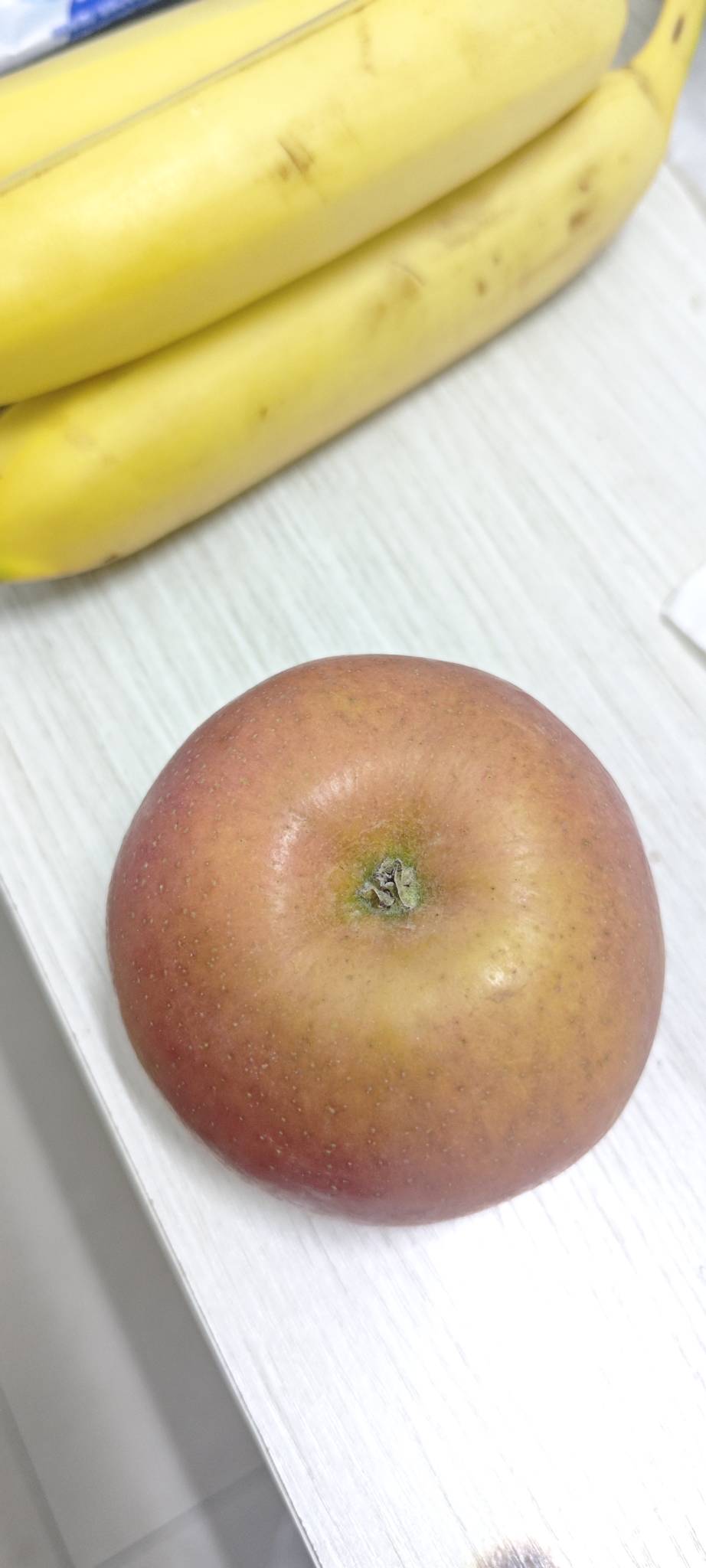 这个苹果放了半个月一点不带坏的，连稍微一点褶皱皮都没有，我小时候记得不是这样的呀20 / 作者:卡农豆包 / 