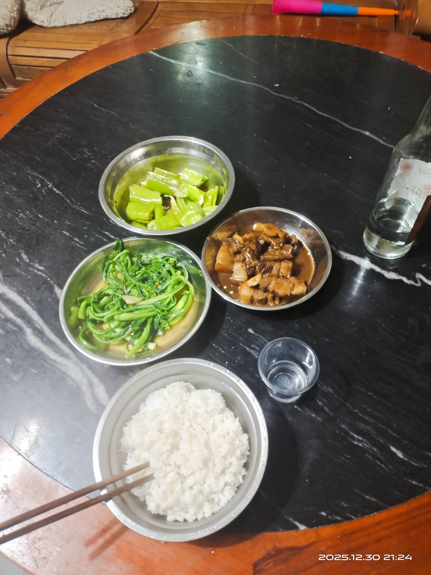 老哥救我挂壁在公园好冷

83 / 作者:挂壁哥 / 