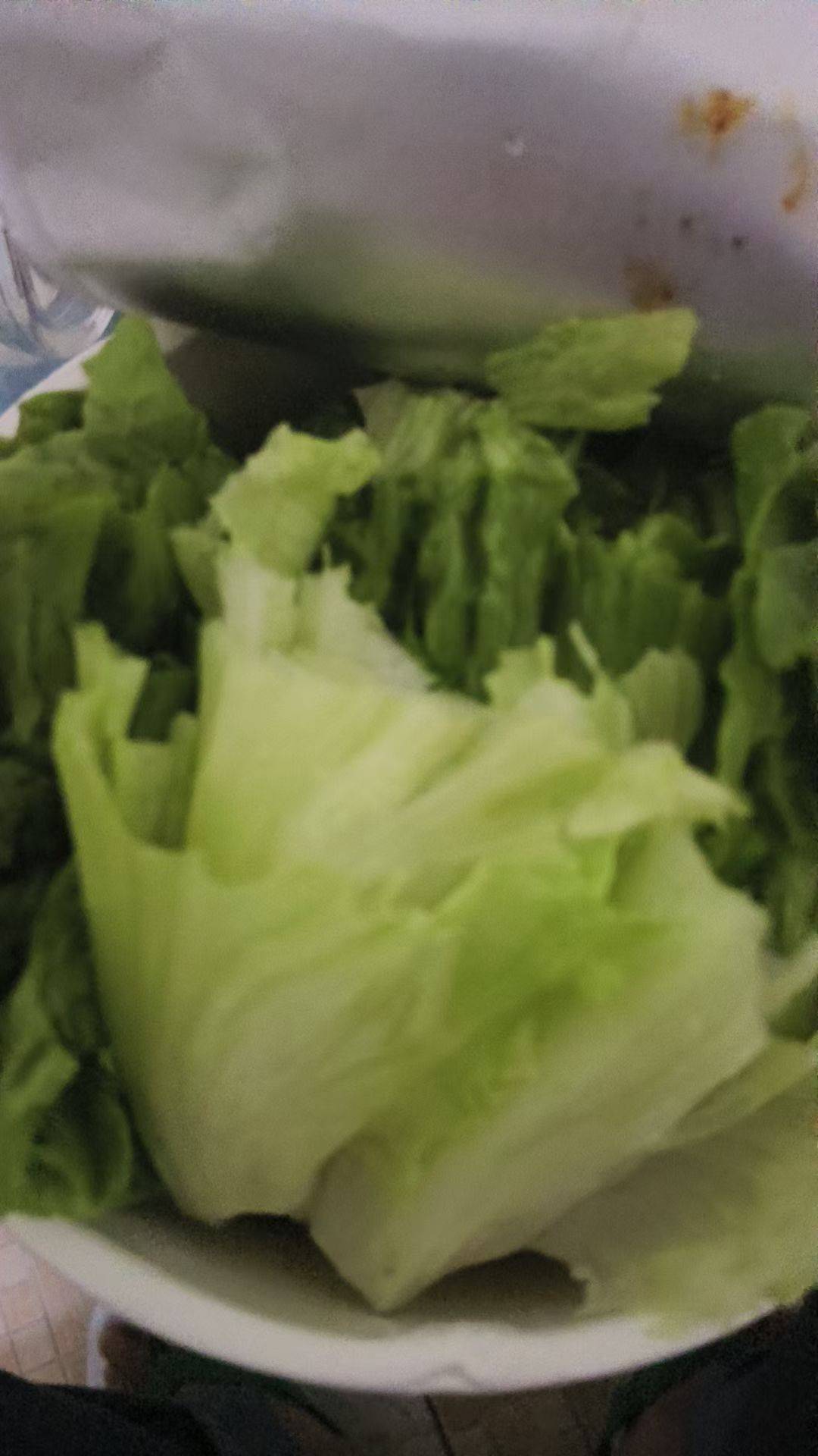 搞不毛吃好的，只能往泡面加点生菜和鸡蛋了

77 / 作者:扛不住了老哥们 / 