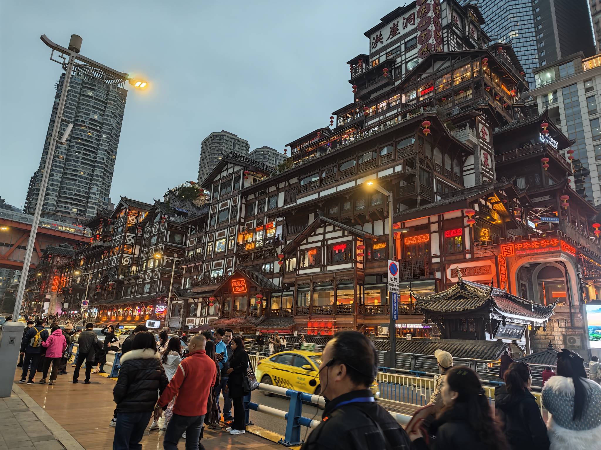 最后一天了2025，这一年老哥们有多少个欧皇，多少个低保，多少个给老哥们丢脸了……

52 / 作者:我也欧皇啦 / 