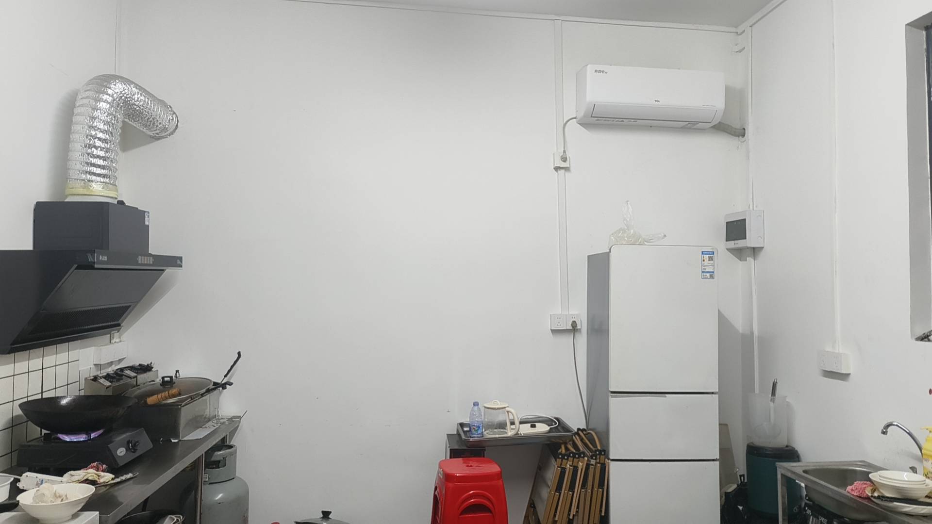 睡醒就饿了  起来找找看看有啥吃的


88 / 作者:男人永卟言败 / 