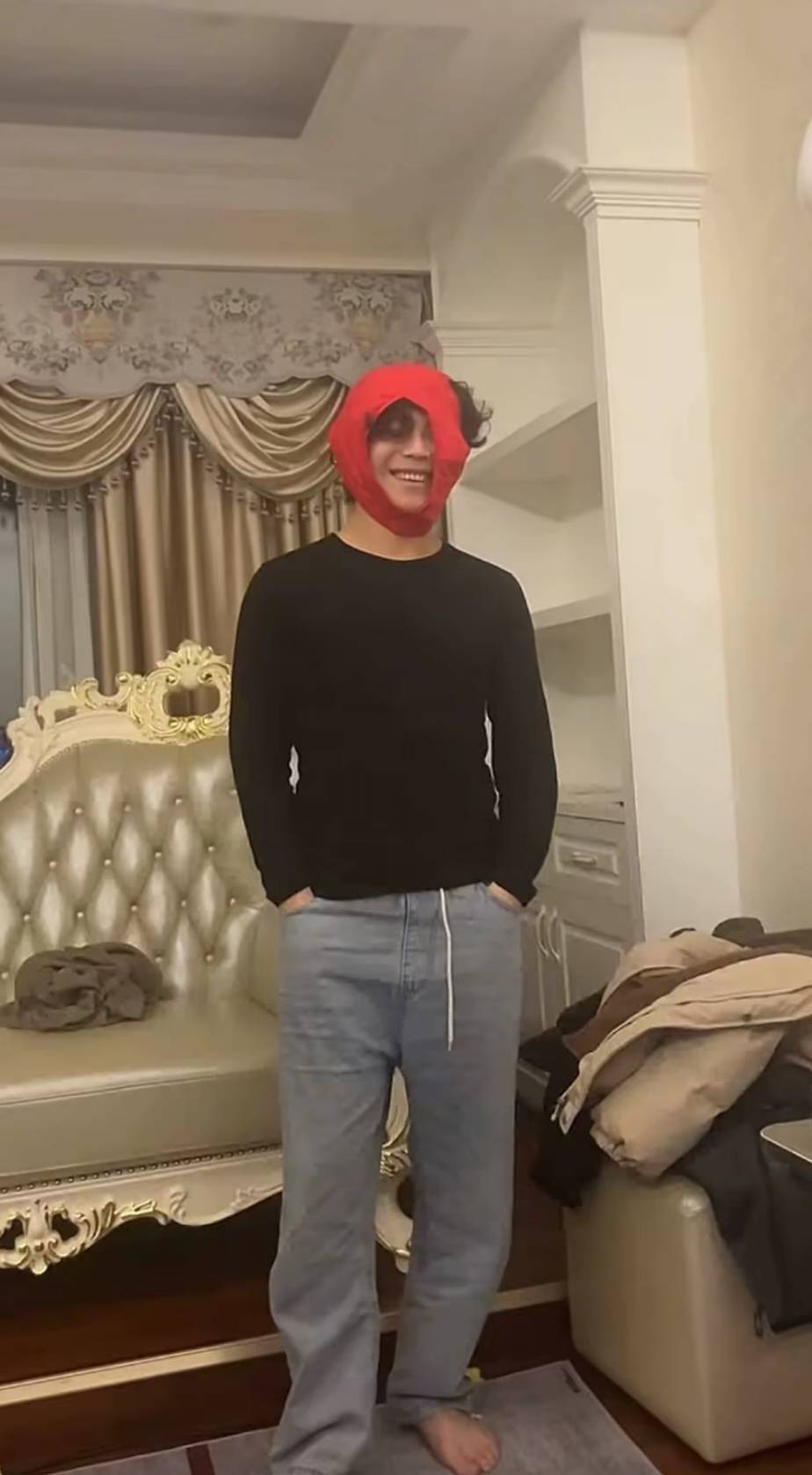 明天跨年，老哥们睡觉别穿内裤，寓意没有苦头，也别穿内衣，寓意没有胸罩，内裤不穿直74 / 作者:鱼粥粥阿 / 