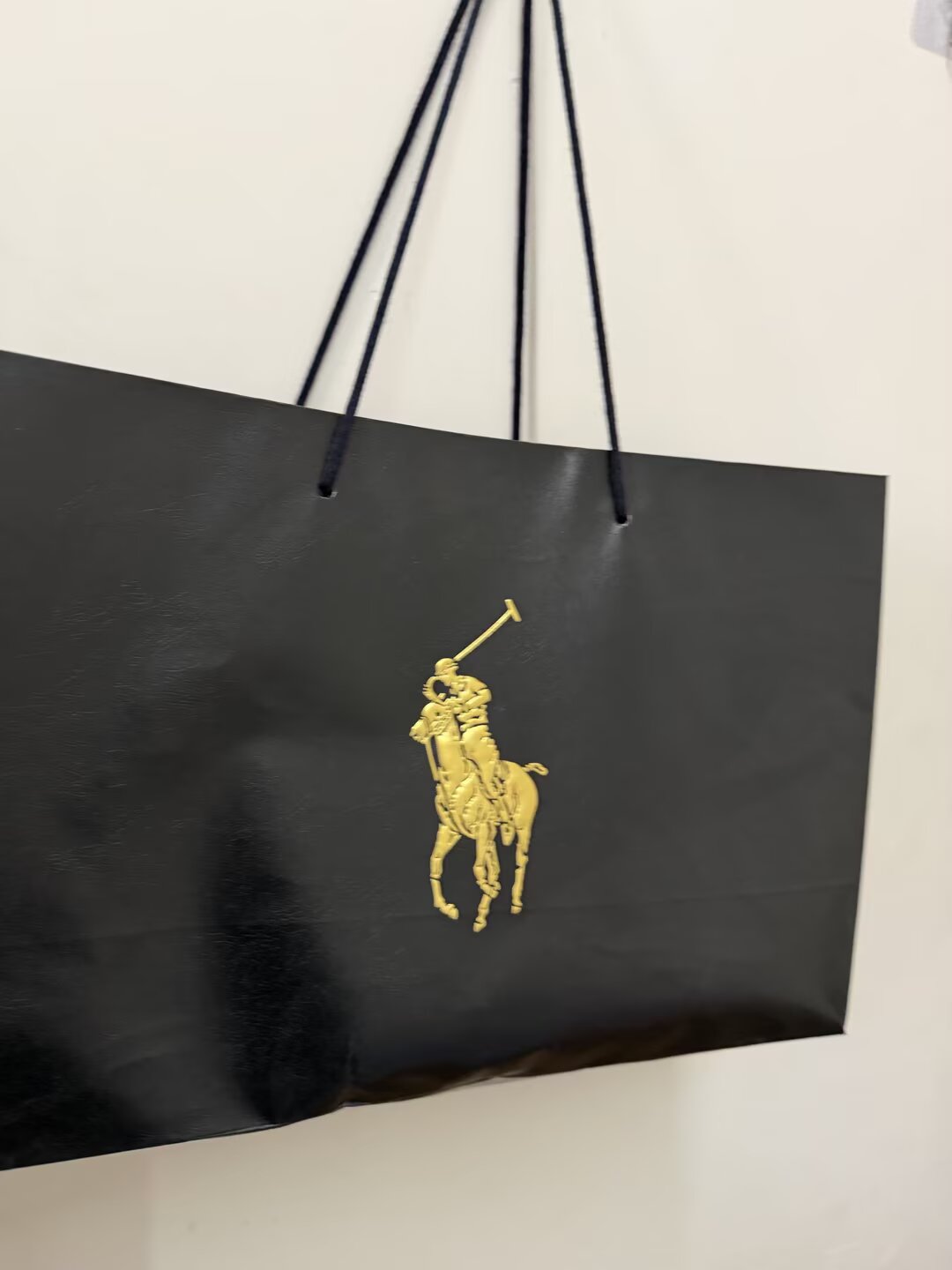 且看明天过年老哥能不能吃饱吧，羊毛感觉沦落很久了。

8 / 作者:风声土起 / 