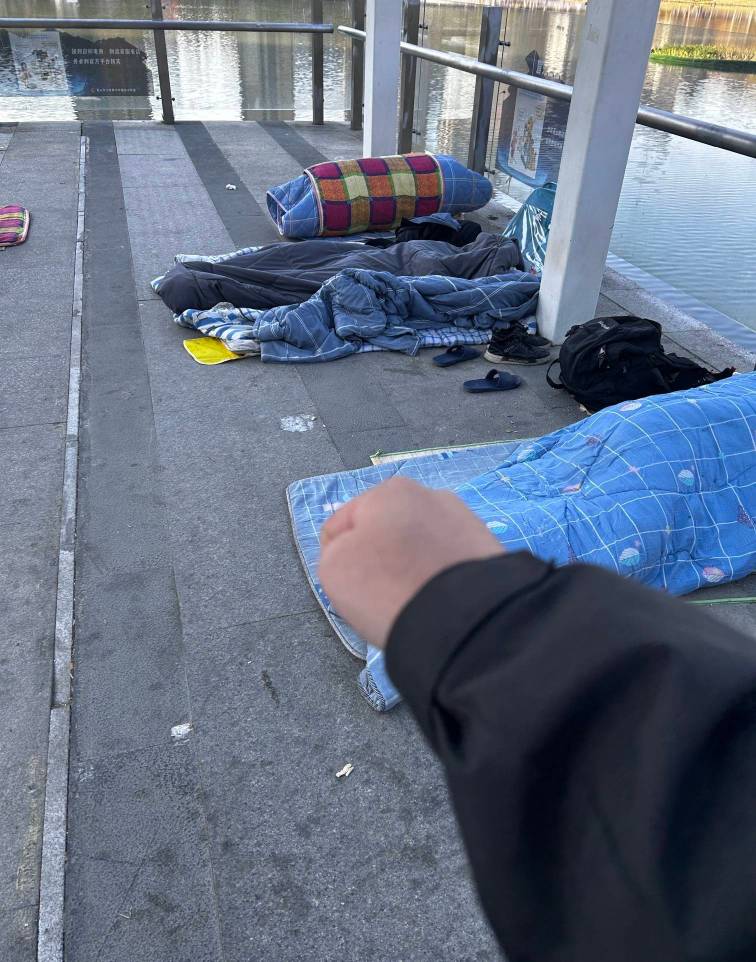 老哥们，还有15个小时倒计时就要跨年了，希望2026年大家不要再挂壁了

73 / 作者:曾勇1 / 