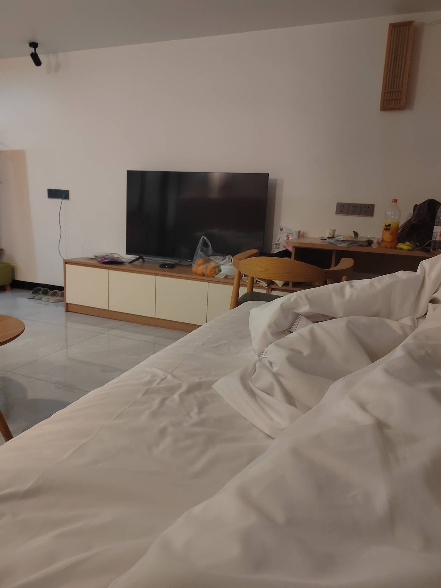 借钱好难老哥们，微信借遍了就三个人肯借，就借到了一千块钱，已经借无可借，多一毛都87 / 作者:澳村还我奔驰E / 