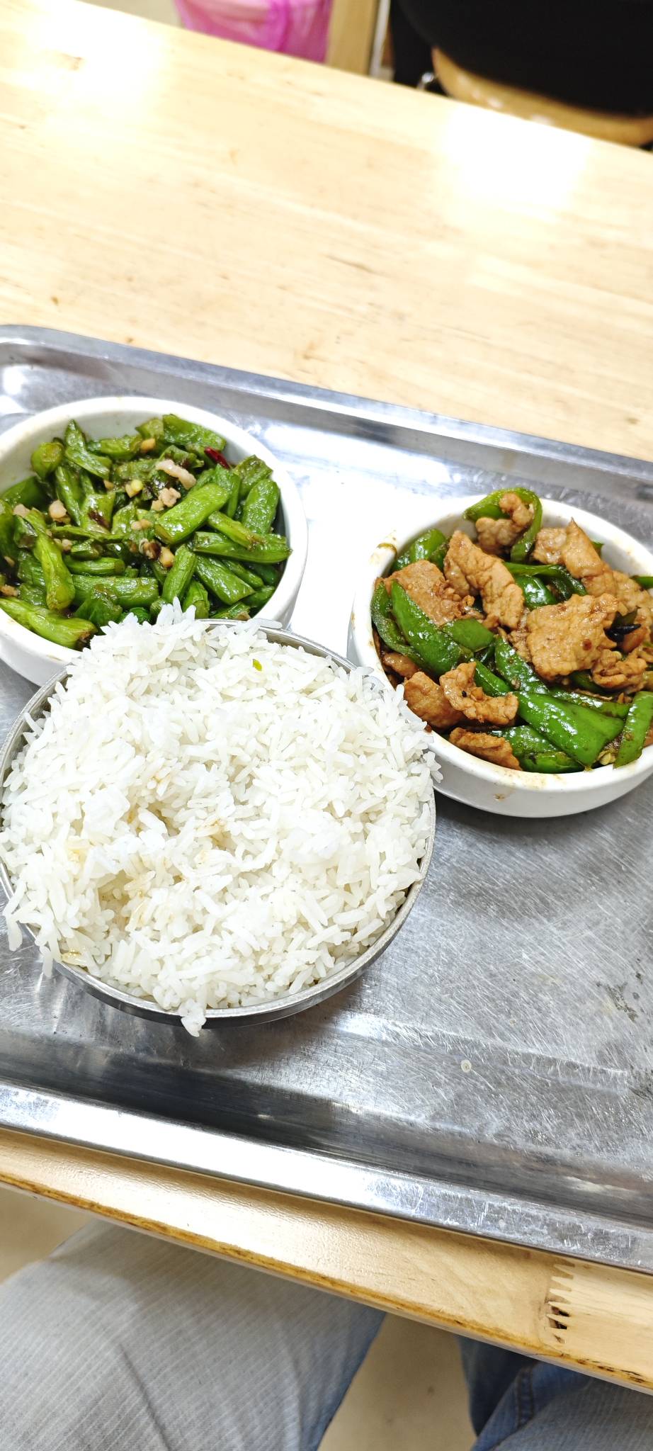 先浅浅吃一顿，晚上跨年

42 / 作者:卡农豆包 / 