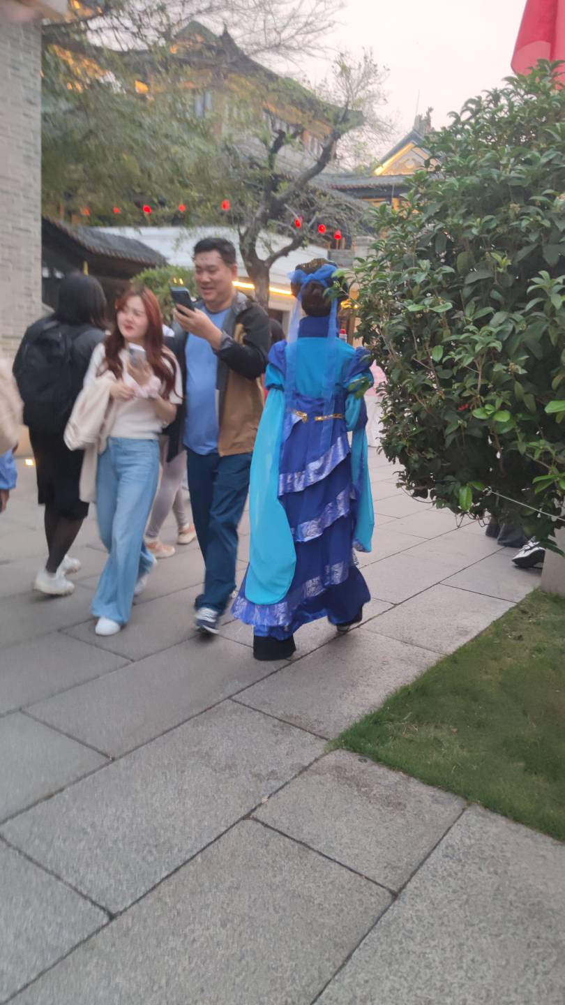 兄弟们可有想起一位故人

47 / 作者:木子辰 / 