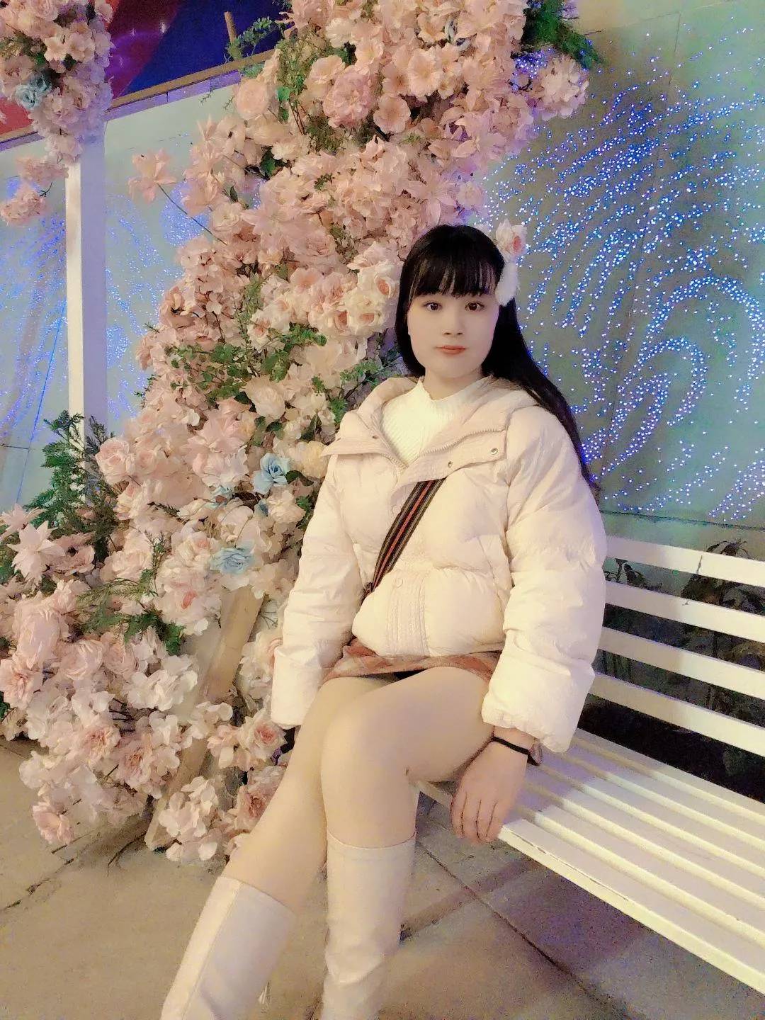 亲戚介绍的在服装厂里上班，今晚约会我该说些什么



2 / 作者:水乡 / 