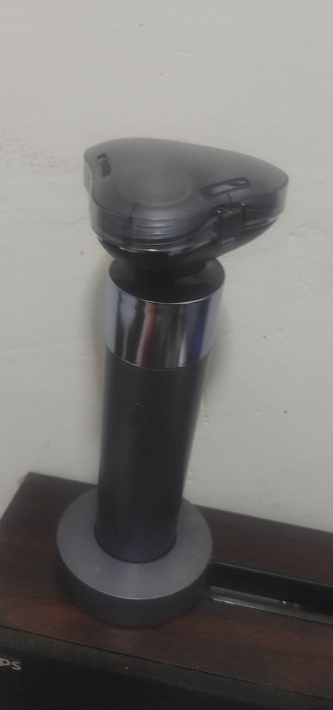 一年到头，苦b的日子来年继续。今天奖励了自己三盒30的烟。一盒100的和成天下，还想换2 / 作者:雨夜带伞不带刀丶 / 