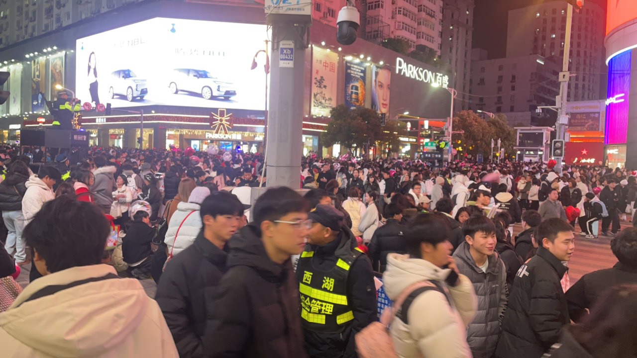 跨年得人，

85 / 作者:溜达发财 / 