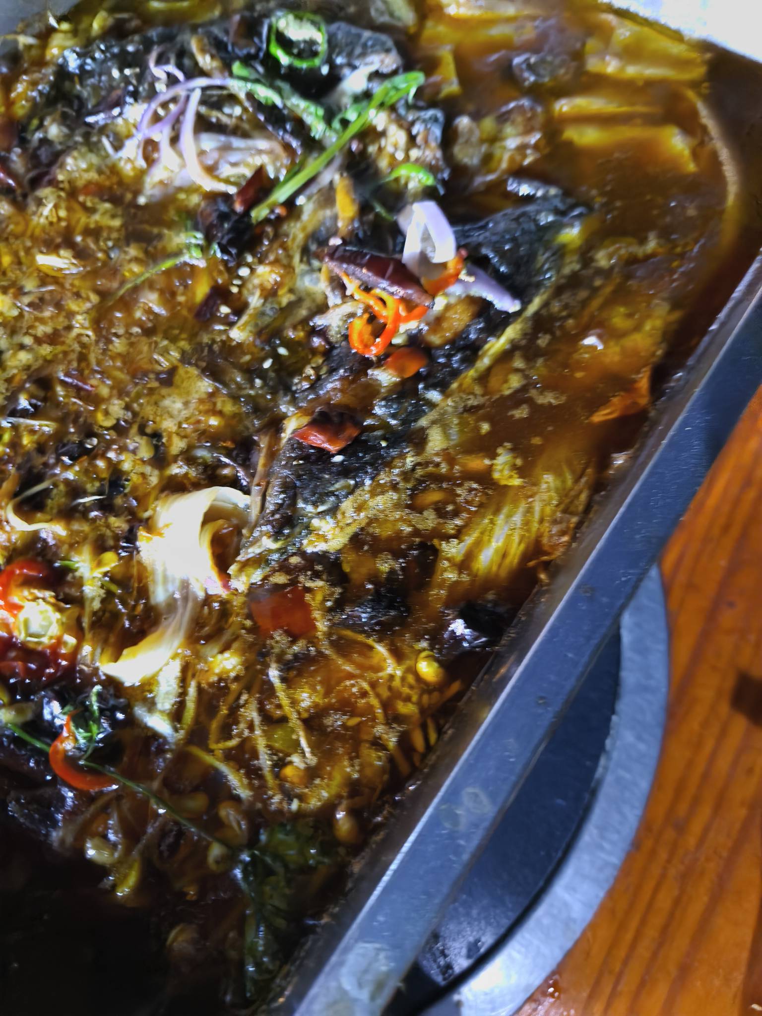 老哥们跨年在外面压马路，路过骚烤摊发现别人吃剩的，发现还有剩了好多，跨年加餐了

53 / 作者:斑马睡不着 / 