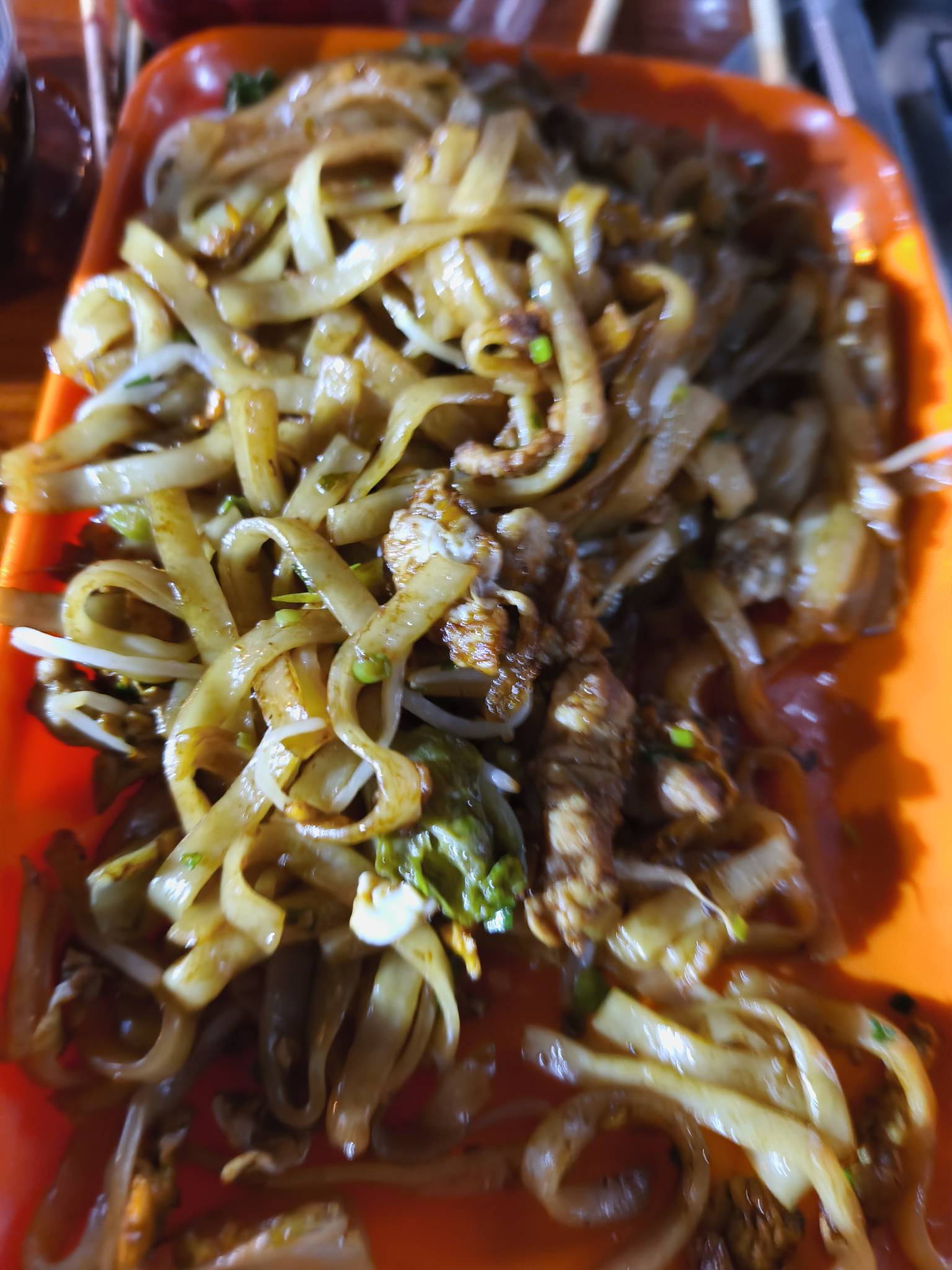 老哥们跨年在外面压马路，路过骚烤摊发现别人吃剩的，发现还有剩了好多，跨年加餐了

64 / 作者:斑马睡不着 / 