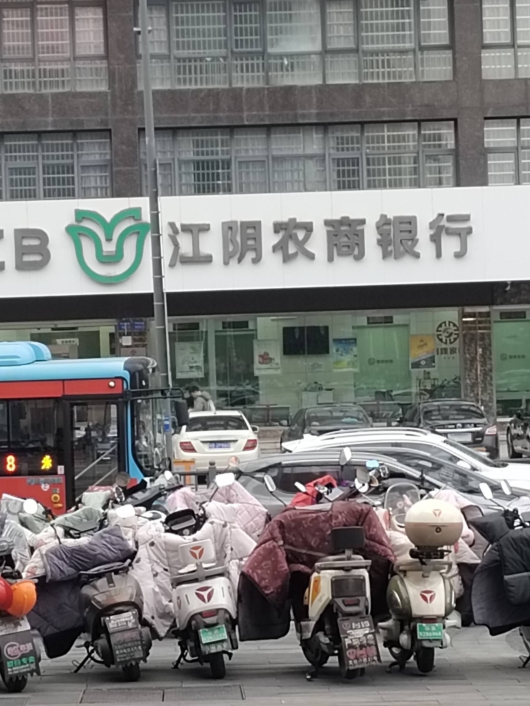 老王有办卡薅羊毛的臭毛病，要去挑战吗？

100 / 作者:不为谁停留 / 