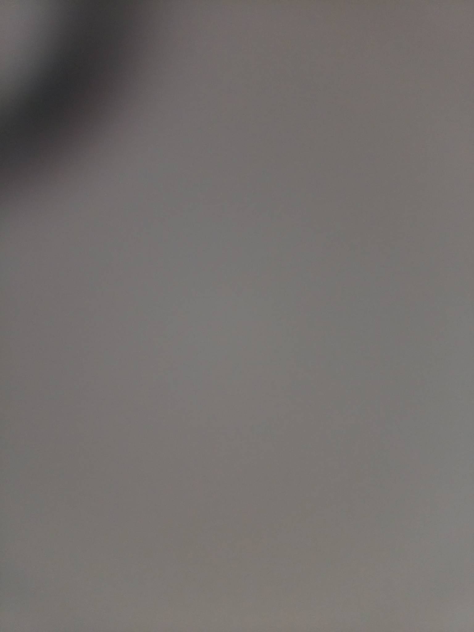 老哥们买了个新红米手机，没有备份，只是插卡了，但是相册出现一张9月份的照片，商家19 / 作者:我非吠了你 / 