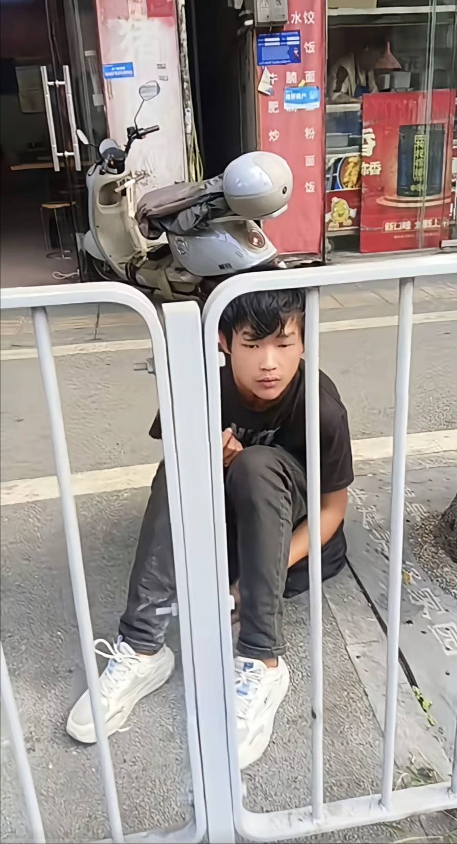 老哥们  我落魄了 还被别人偷拍上抖音了

26 / 作者:你也想起舞吗i / 