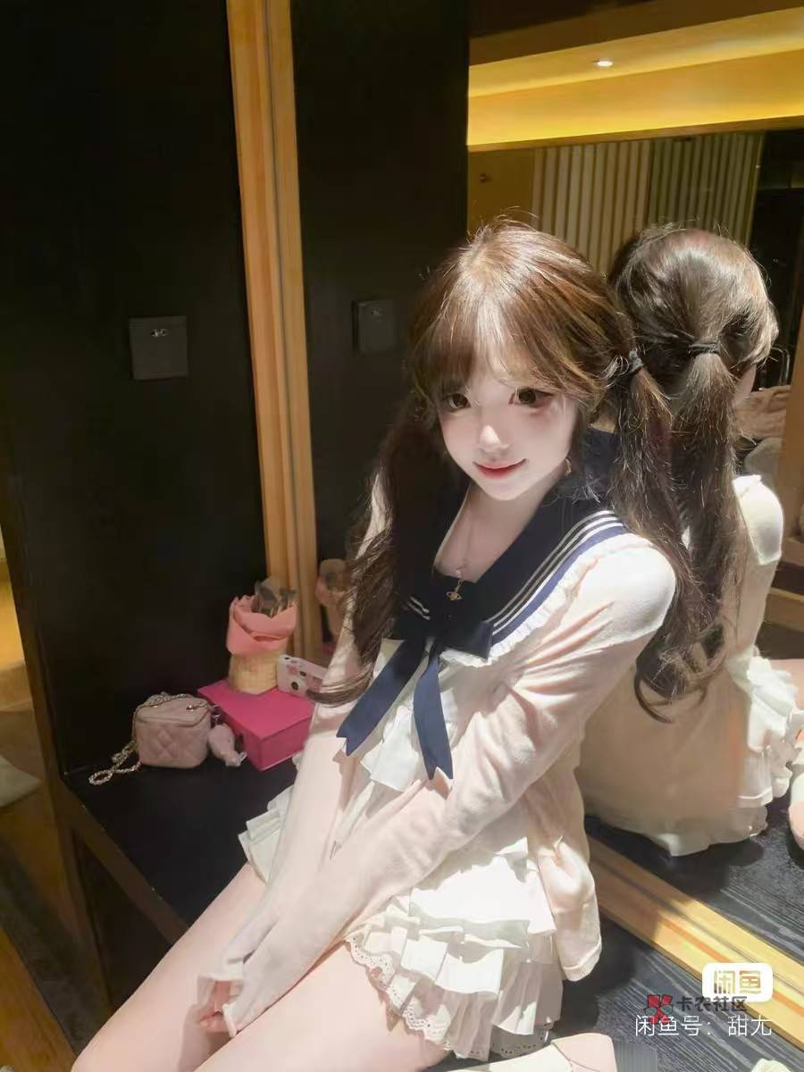 攥着兜里皱巴巴的十五块钱,我拖着磨破轮子的行李箱,一步一挪往家走。村口的寒风像刀5 / 作者:小清空 / 攥着兜里皱巴巴的十五块钱,我拖着磨破轮子的行李箱,一步一挪往家走。村口的寒风像刀5 / 作者:小清空 /