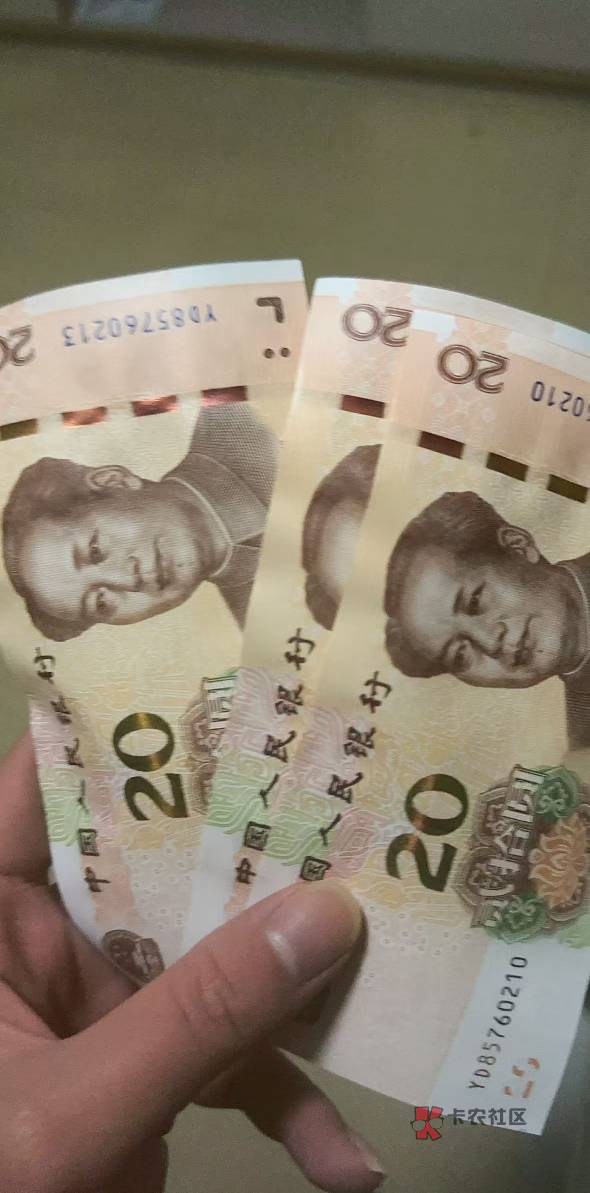 老哥们刚刚遇到一个很诡异的事,刚才出门一转头看到一个女的开着门看自己的房间里面,66 / 作者:小熊咔咔咔 / 老哥们刚刚遇到一个很诡异的事,刚才出门一转头看到一个女的开着门看自己的房间里面,66 / 作者:小熊咔咔咔 /