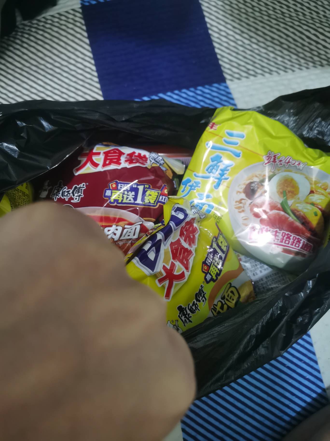 申请好几天的毛，不如好运哥的一次，啥几把毛都没有，吃个挂壁早餐了

16 / 作者:番茄炒土豆 / 