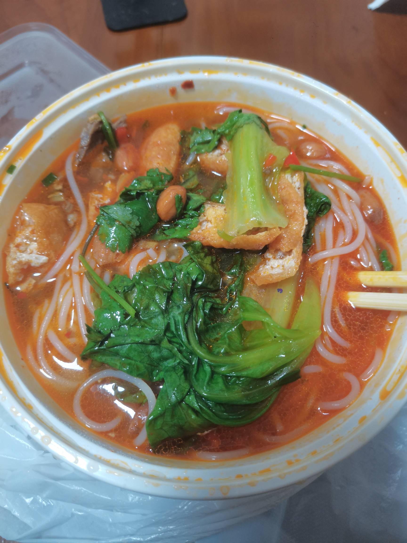 中饭又是吃粉，昨晚5块多吃了个烧汤粉，今天中午配合浦发云闪付10-5，又吃上了螺蛳粉91 / 作者:小目标。 / 