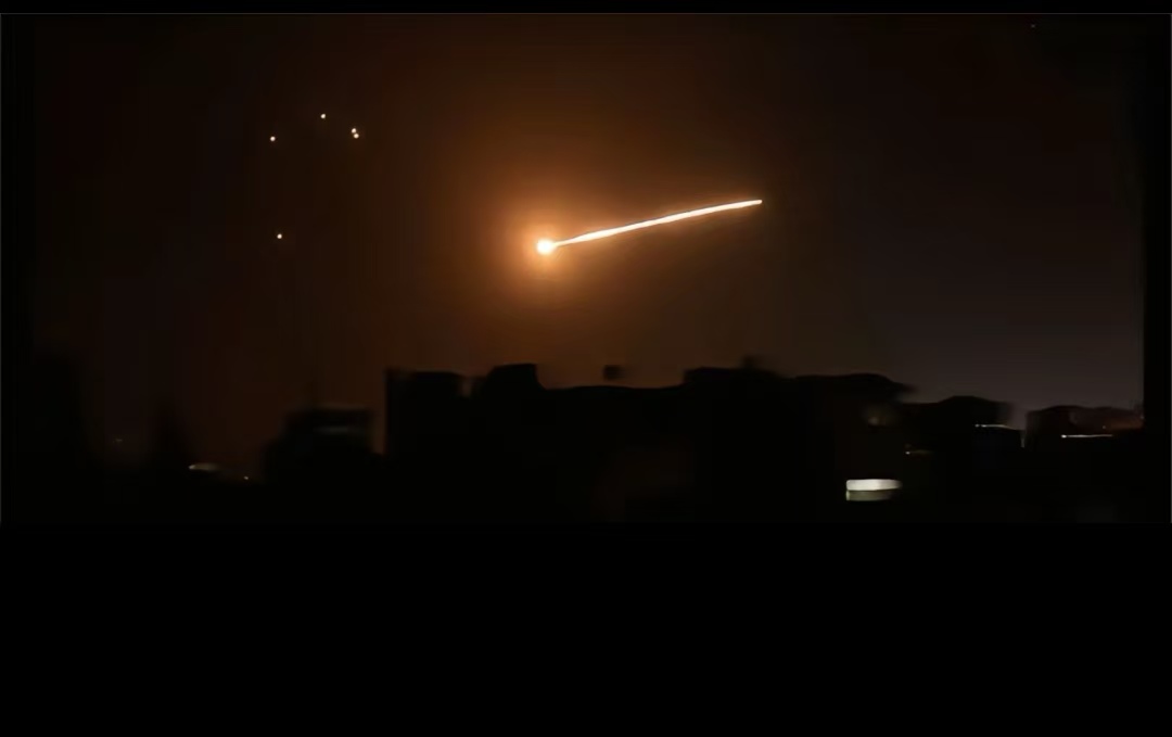 没睡的老哥们！你们好啊



37 / 作者:卡侬大喇叭 / 