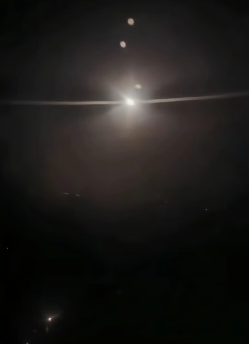 没睡的老哥们！你们好啊



9 / 作者:卡侬大喇叭 / 