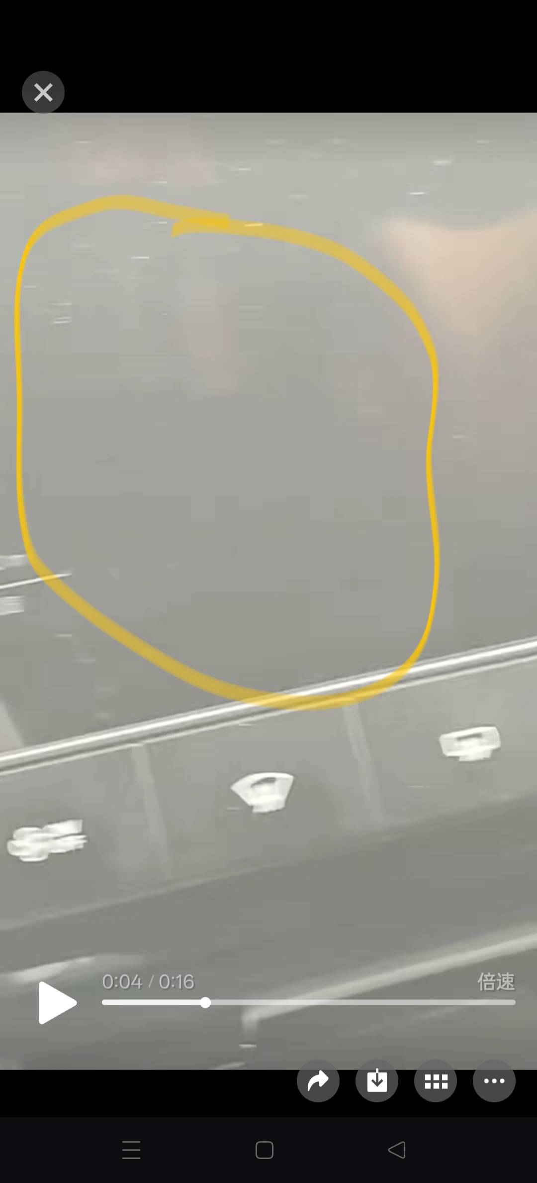 老哥们  这后面是不是坐了一个人



4 / 作者:卡农小六子 / 