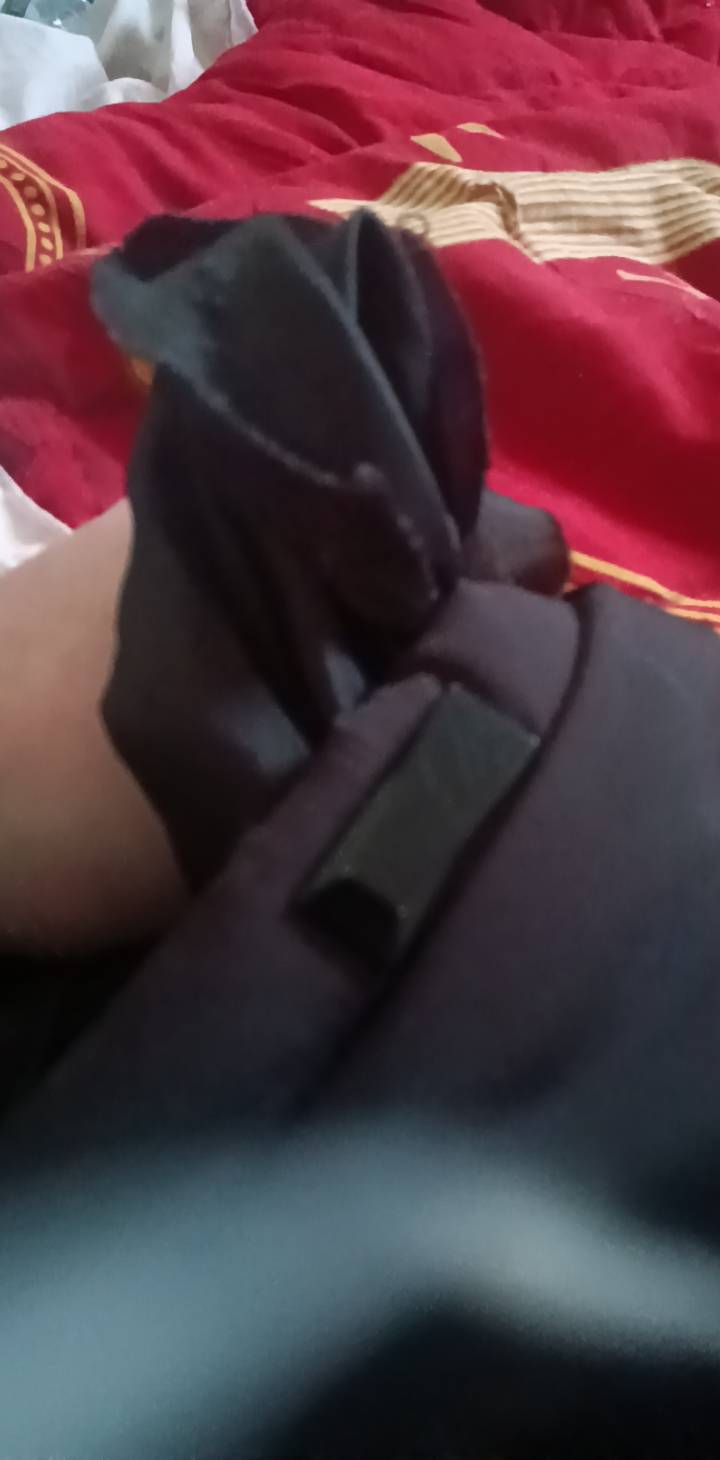 好不容易凑了10块钱买盒烟，骑电瓶车走减速带颠掉了，迫不及待回家掏挎兜心都碎了，还14 / 作者:无羊毛111 / 