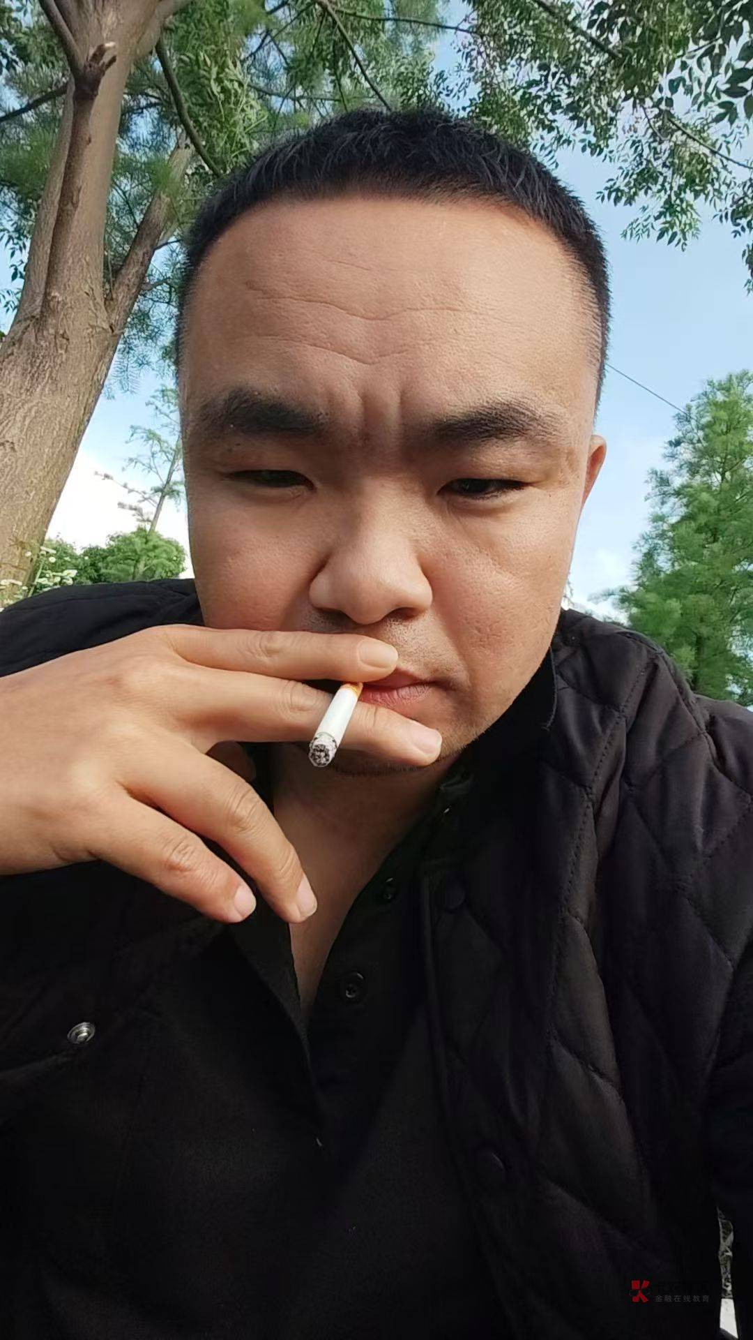 各位卡农的老哥,当你们看到这个帖子的时候,我应该正坐在柏庐公园某个没人注意的长凳29 / 作者:林以常 / 各位卡农的老哥,当你们看到这个帖子的时候,我应该正坐在柏庐公园某个没人注意的长凳29 / 作者:林以常 /