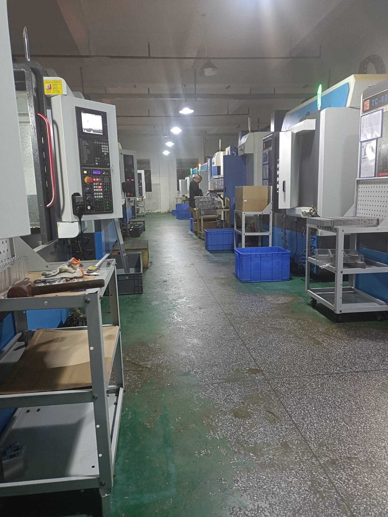 好累。夜班cnc。新年的第二天夜班

15 / 作者:月色难逃 / 