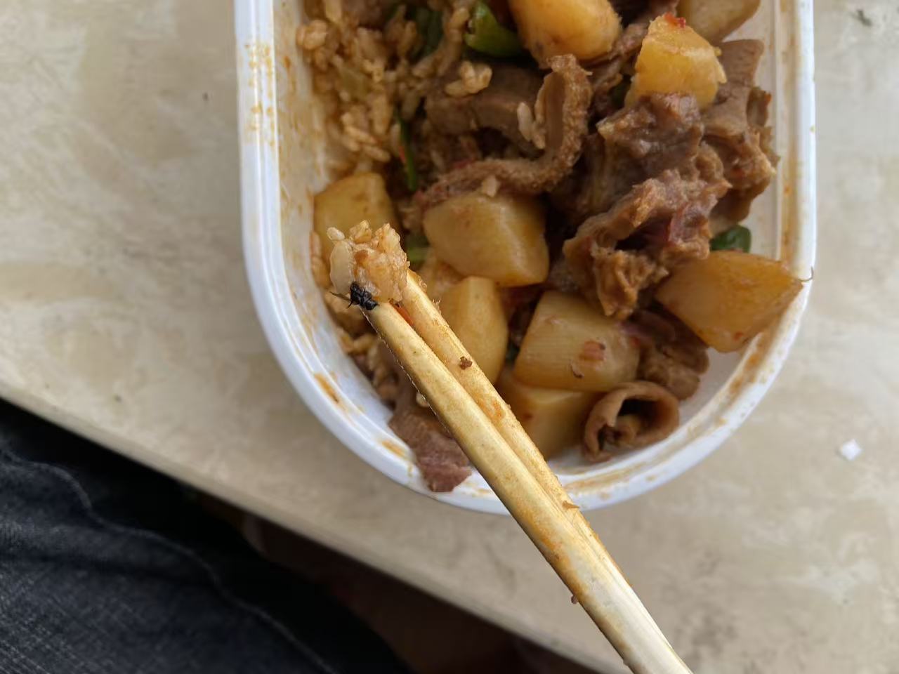 不要赔偿就和他硬刚，就是要我们当地的食品安全去查他


97 / 作者:建湖大黑户 / 