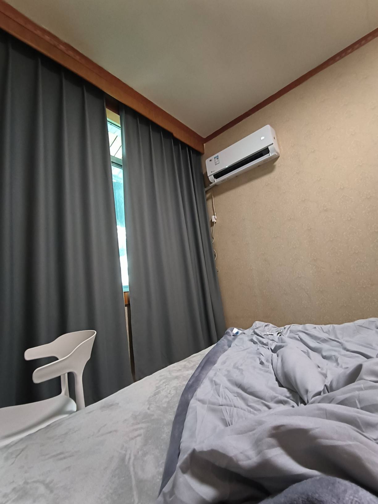 老哥们有钱真好啊，一定要有钱啊。 
租个500的挂壁房 空调一开爱谁谁 。谁和我提进厂25 / 作者:好大一只哈基米 / 