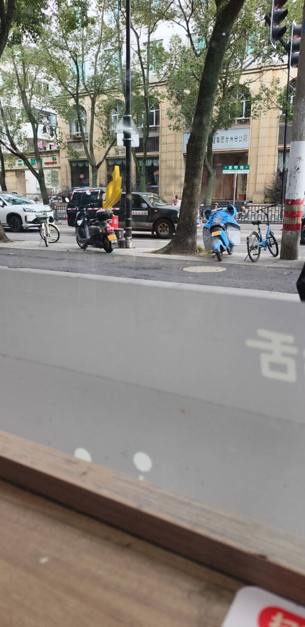 绝望了老哥们，房租也没得给，饭煮好也没吃和等4一样的30多岁的人真悲哀了想去干活找78 / 作者:秋到冬来 / 