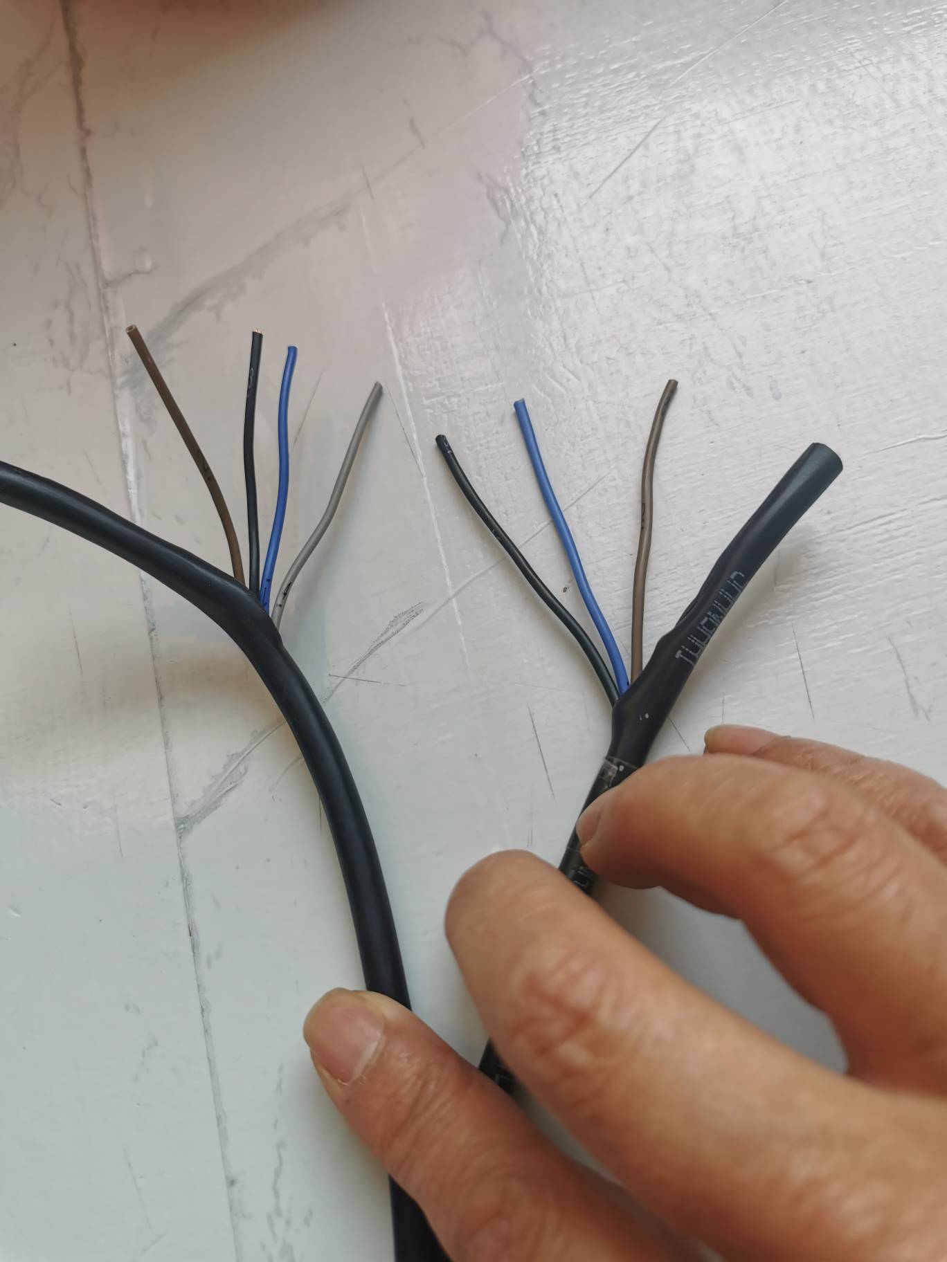 不懂就问老哥，四条线怎么接三条线？

4 / 作者:果然一道 / 