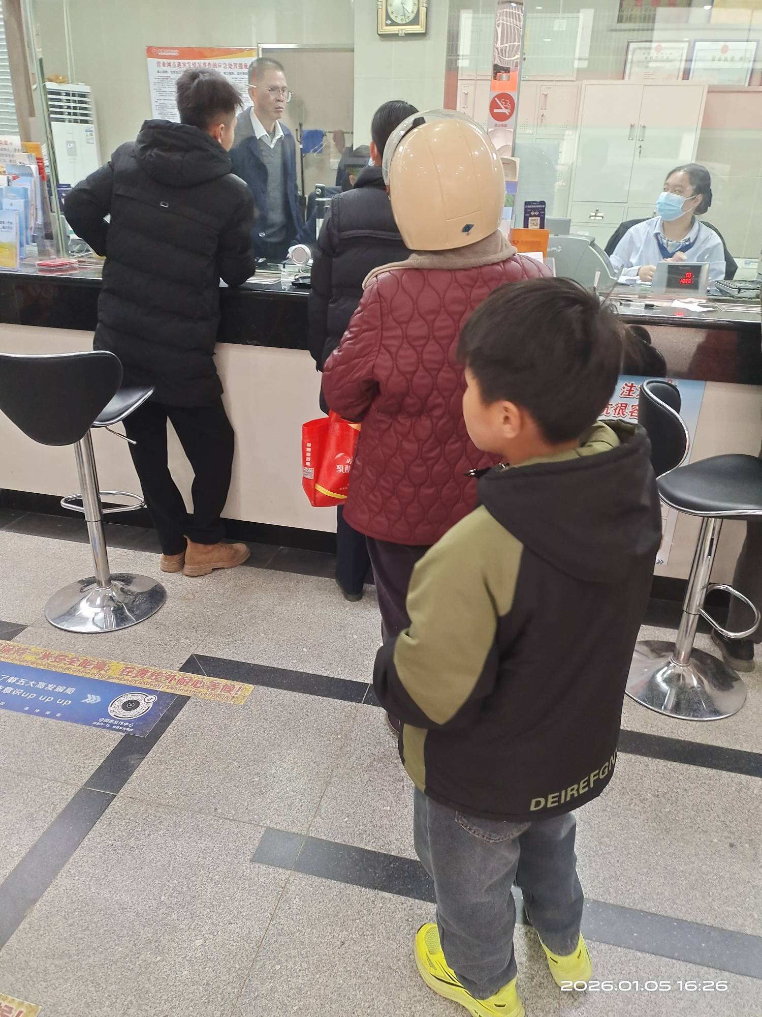 大战银行开卡


50 / 作者:挂壁哥 / 