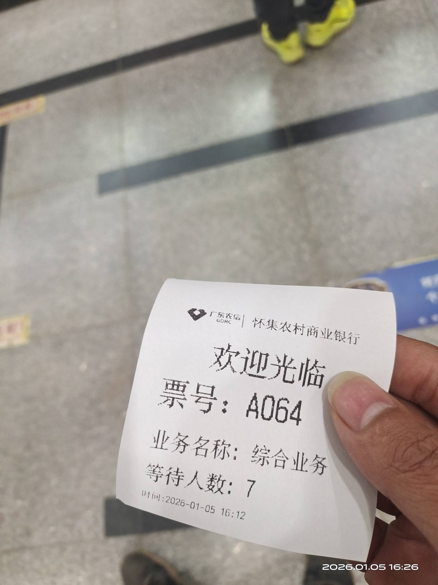 十毛不要了，别人都是5万十万的存取，自卑了，回家了



28 / 作者:挂壁哥 / 