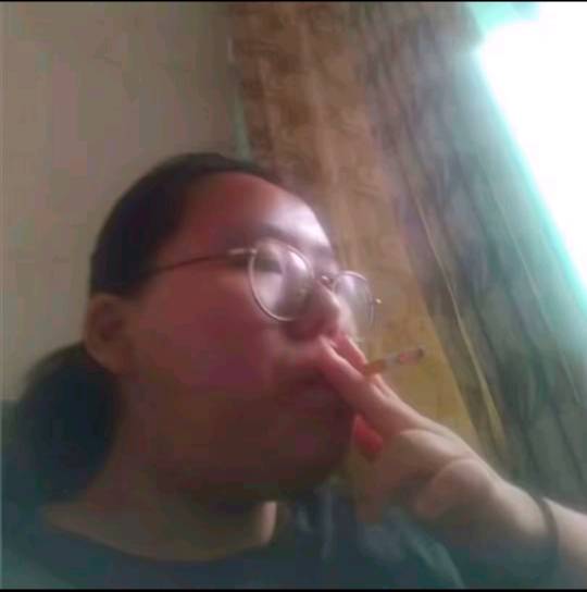 老哥们。我刚处的小女友老是抽烟怎么办呢？

36 / 作者:假老哥真挂壁 / 