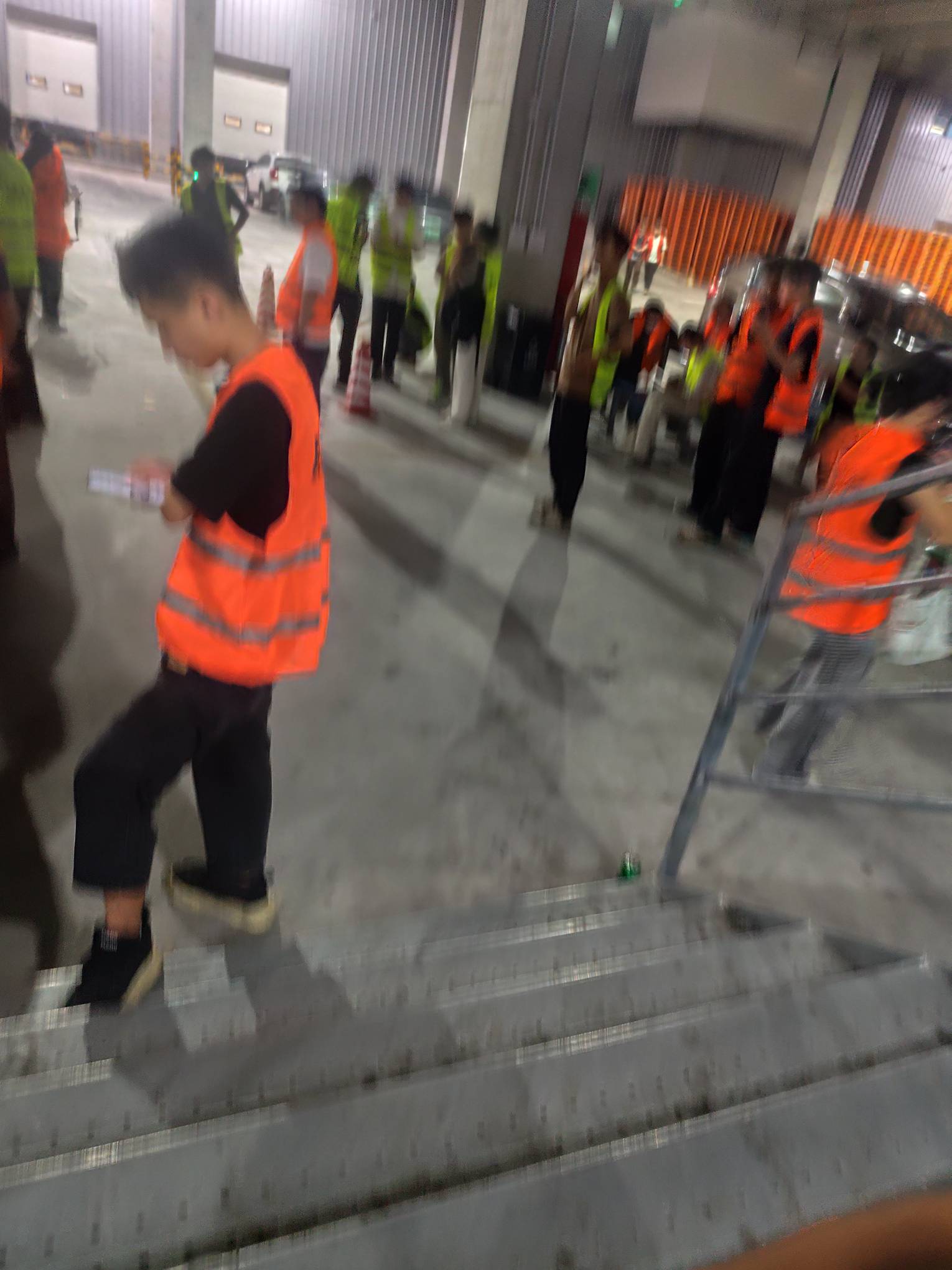 有老哥有快递日结上班的图片吗，随便一张都行
59 / 作者:不过是大梦一场 / 