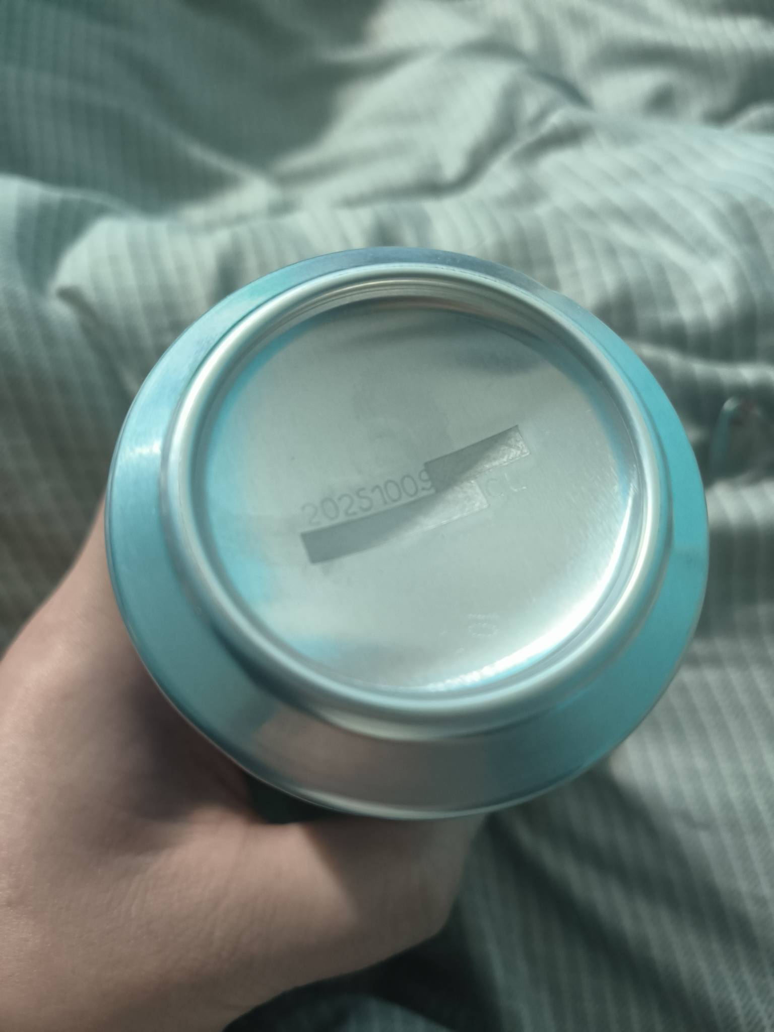 老哥们，我在美团上买的啤酒，后发现厂家代码被抹掉了，扫码中奖也被扣掉了，可以投诉19 / 作者:挂壁老哥gg / 