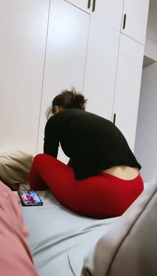 起床了老哥们，一会儿老姐姐带我去吃饭

43 / 作者:李霸霸哦 / 