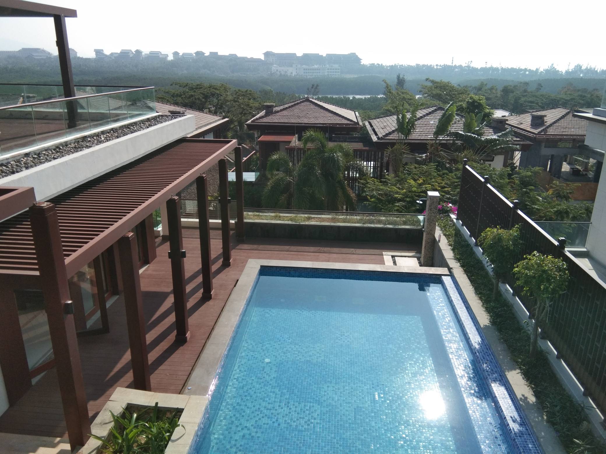 老哥们三亚天气真不错.昨晚到三亚定了四天独栋别墅带游泳池4000多一点，下午三点游艇19 / 作者:倒下 / 