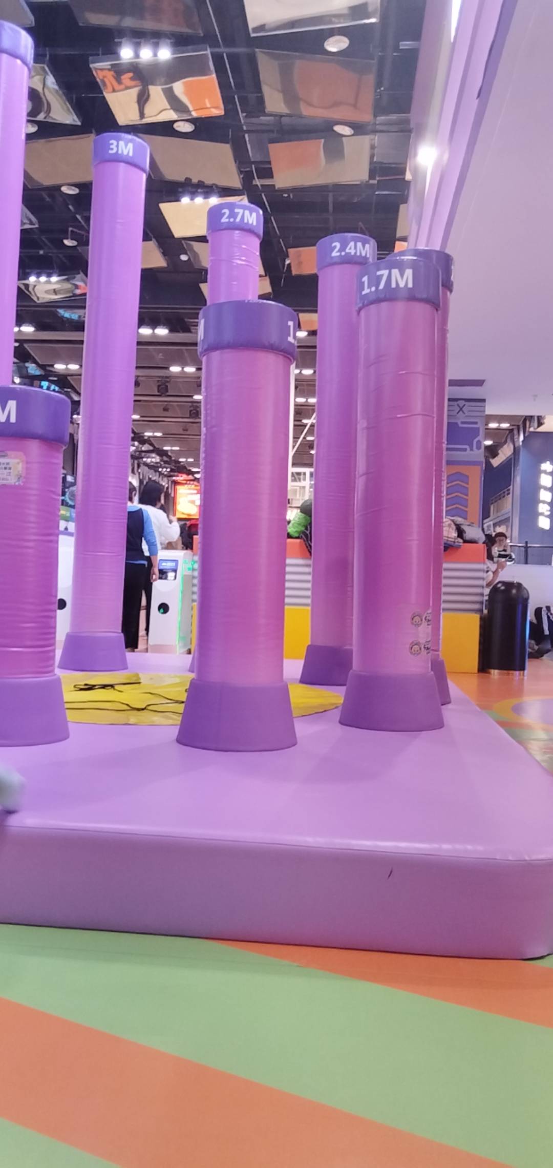 媳妇给两百，让我带孩子玩一天。游乐场88，午饭吃个披萨48。还剩好几十美滋滋。

12 / 作者:两只猴子 / 