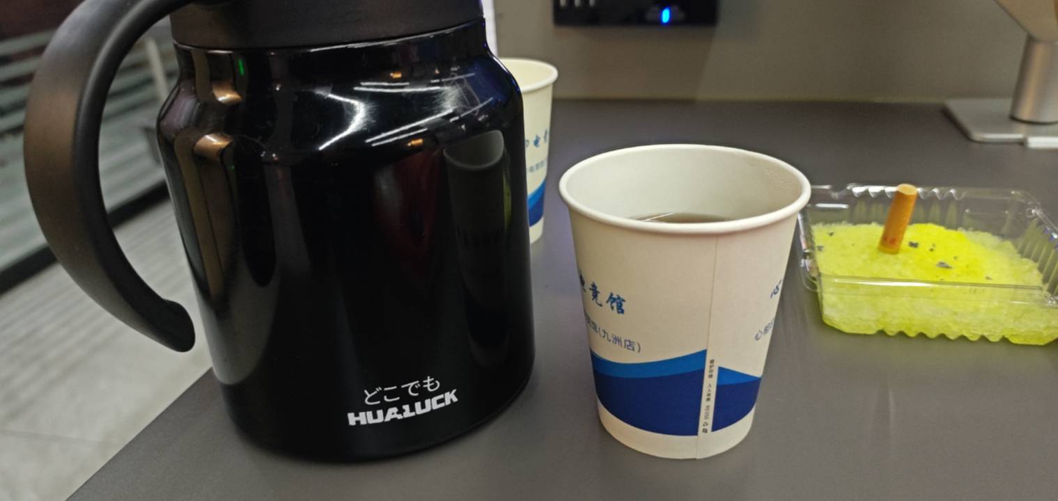 小城市也有小城市的好啊，这网吧4块，还送一壶茶



16 / 作者:梦幻满天星辰 / 