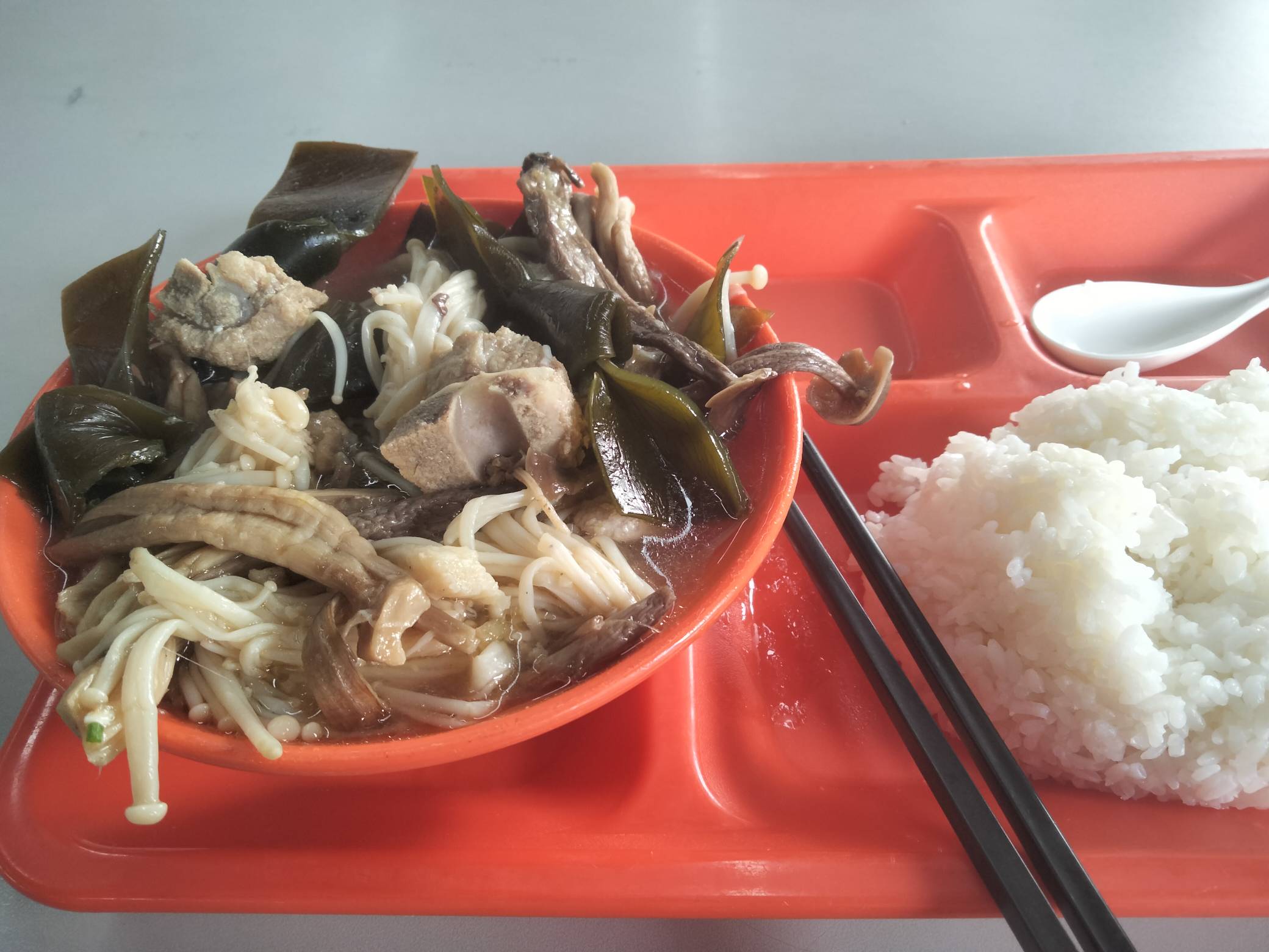 停工吃饭了，忙碌了一个上午赚这100毛，还不如昨晚老哥你们动动手指

22 / 作者:君子之交淡如水 / 