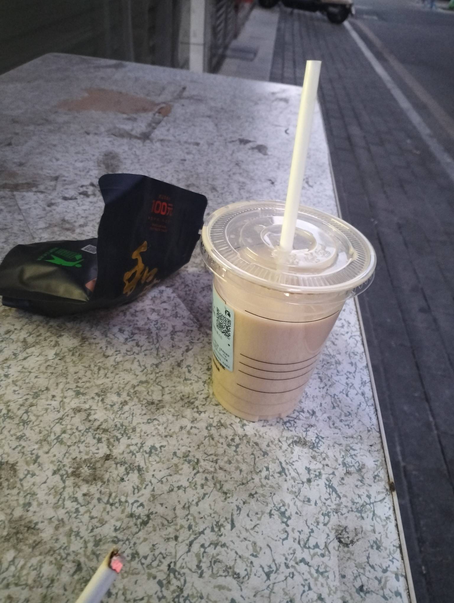 饿醒了，哥哥们有没有毛毛

100 / 作者:尛•牛•氓 / 