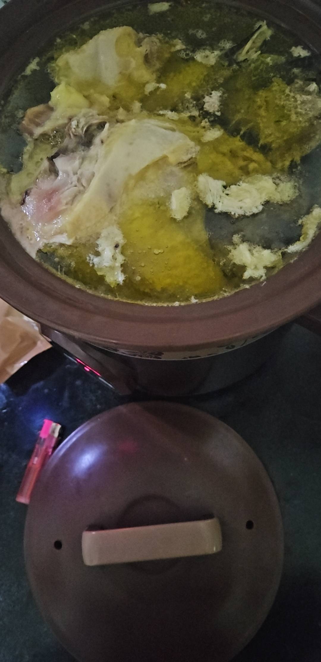 下午村里有只公鸡追着我咬，晚上就跟我回了家。心甘情愿化为了鸡汤。爱你孤身走暗香，75 / 作者:亚索不是弟弟 / 