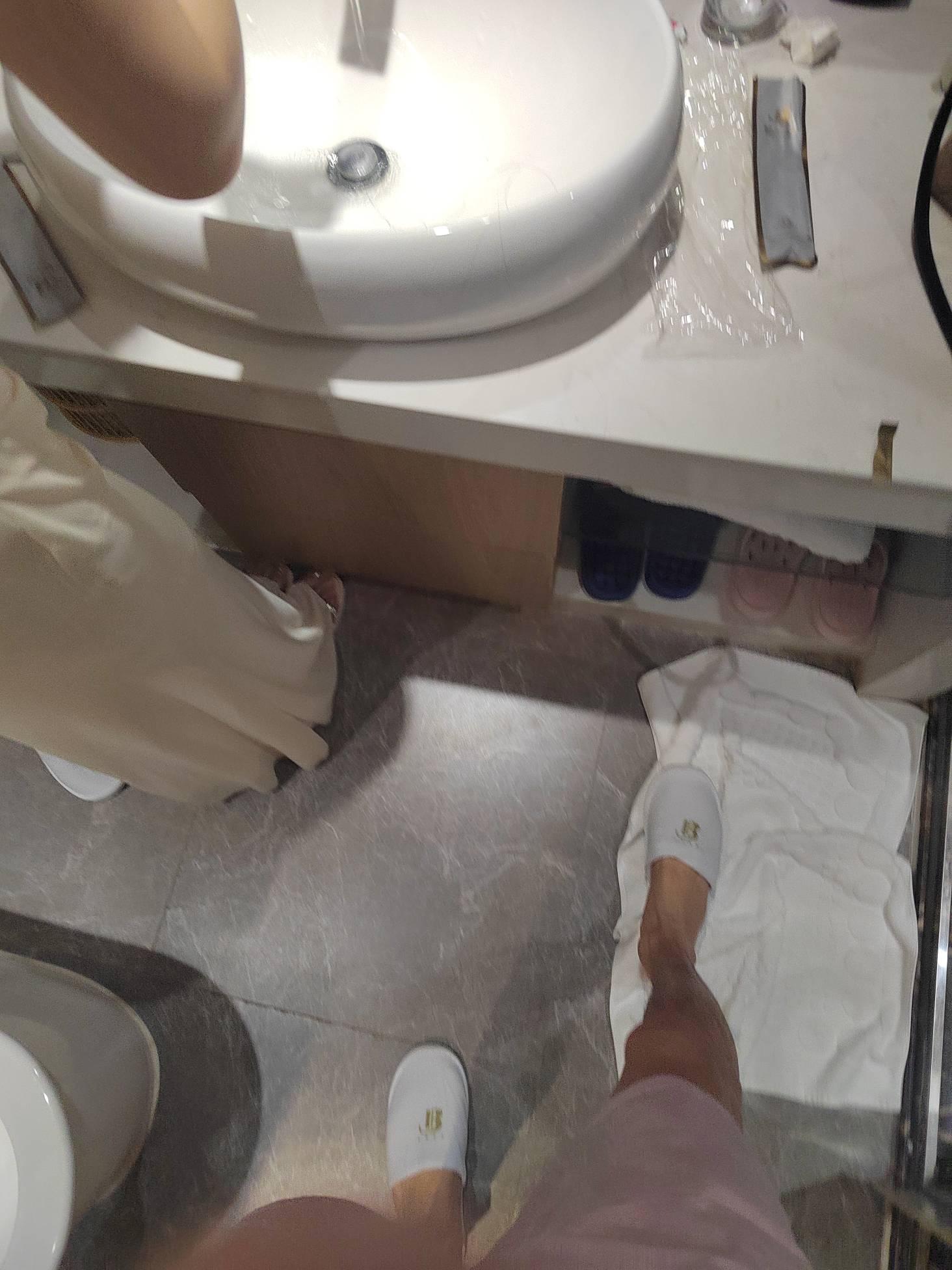 约了个妹妹吃火锅花了300多就没米了，还剩55块，完了现在好懊悔，咋办阿老哥们

2 / 作者:澳村还我奔驰E / 