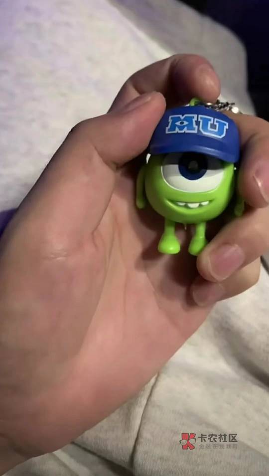 这是她在一次夜市随手买给我的大眼仔,她说可可爱爱而且想她的时候还可以按一下,之后55 / 作者:奎武 / 这是她在一次夜市随手买给我的大眼仔,她说可可爱爱而且想她的时候还可以按一下,之后55 / 作者:奎武 /