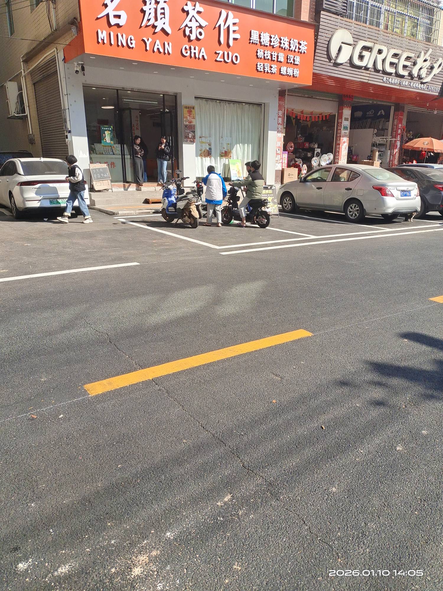 老哥昨天家人出事了，刚才请人批流年，说我家里房子有问题，还是说我命不好要认一个姨62 / 作者:挂壁哥 / 